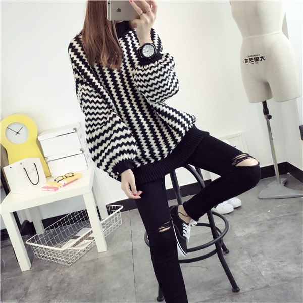 เสื้อไหมพรมคอปีน เนื้อดี ลายขาวดำเก๋ๆ ทรงสวย ไม่เหมือนใคร พร้อมส่งจ้า