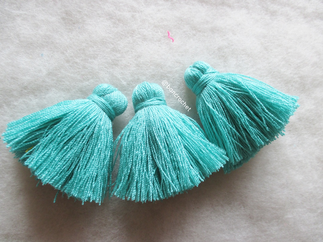 พู่แบบหนาฟู ขนาด 2 นิ้ว 4 ply tassel crochet acrylic yarn 4 ply เขียว 2 นิ้ว