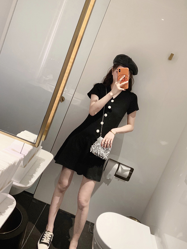 Dress4657 มินิเดรสคอวีกระดุมหน้า ผ้าคอตตอนเนื้อดีนุ่มใส่สบายยืดหยุ่นสูง งานน่ารักสไตล์มินิมอล ใส่เก๋ๆ ได้บ่อย มี 2 สี เทา, ดำ