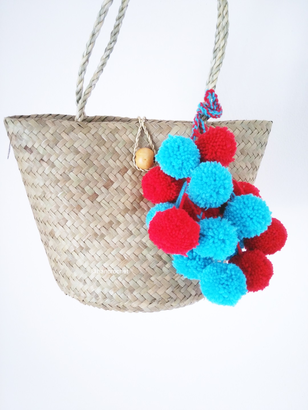 กระเป๋าสานกระจูดห้อยปอมปอม grajood basket weave bags คละสี 7*10*7*12 นิ้ว