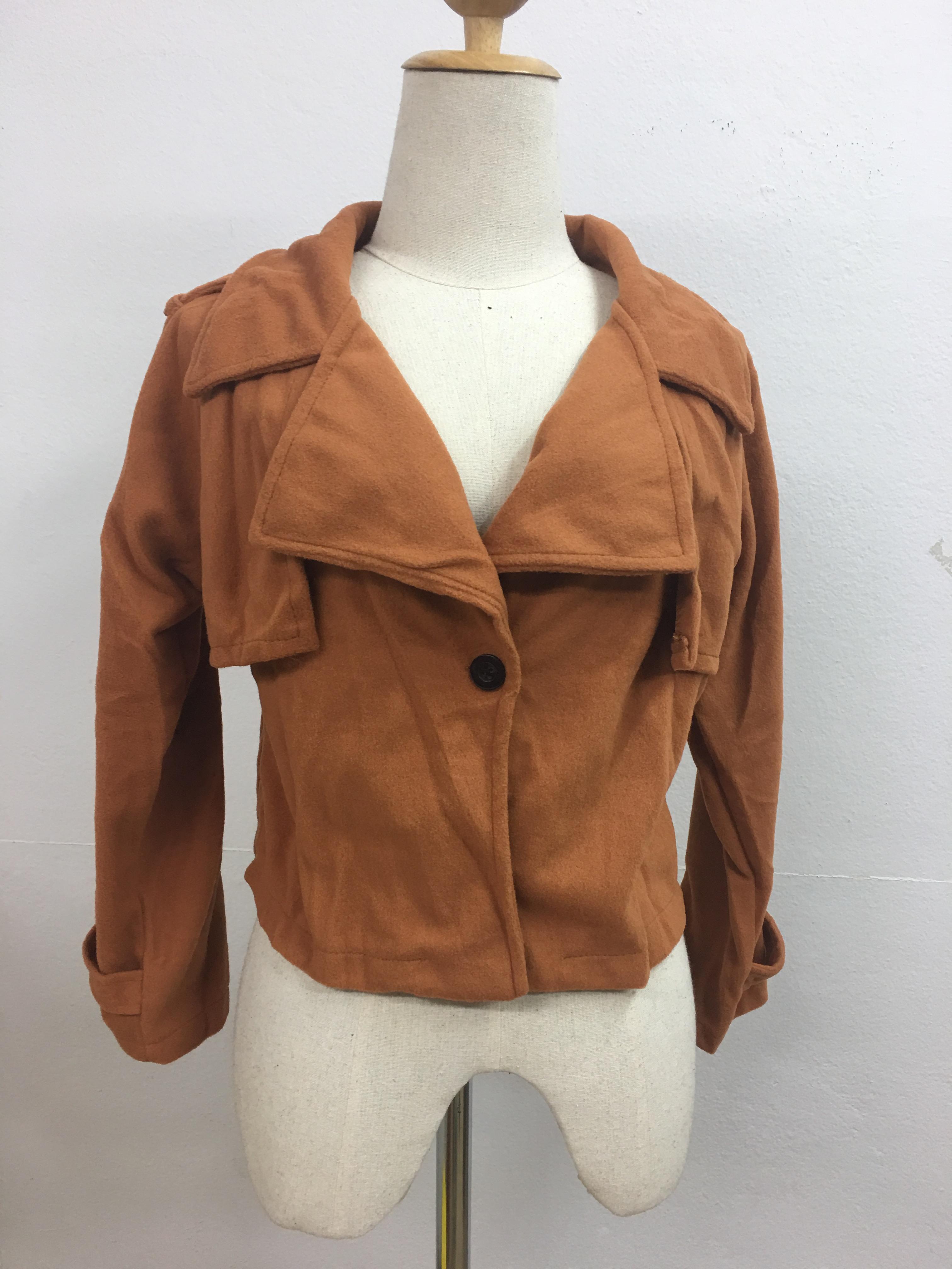 เสื้อโค้ท jacket ตัวสั้น สีน้ำตาล ผ้าสักกะหลาด ไม่หนา ทรงสวย ใส่คลุมเก๋ๆ น้ำตาล