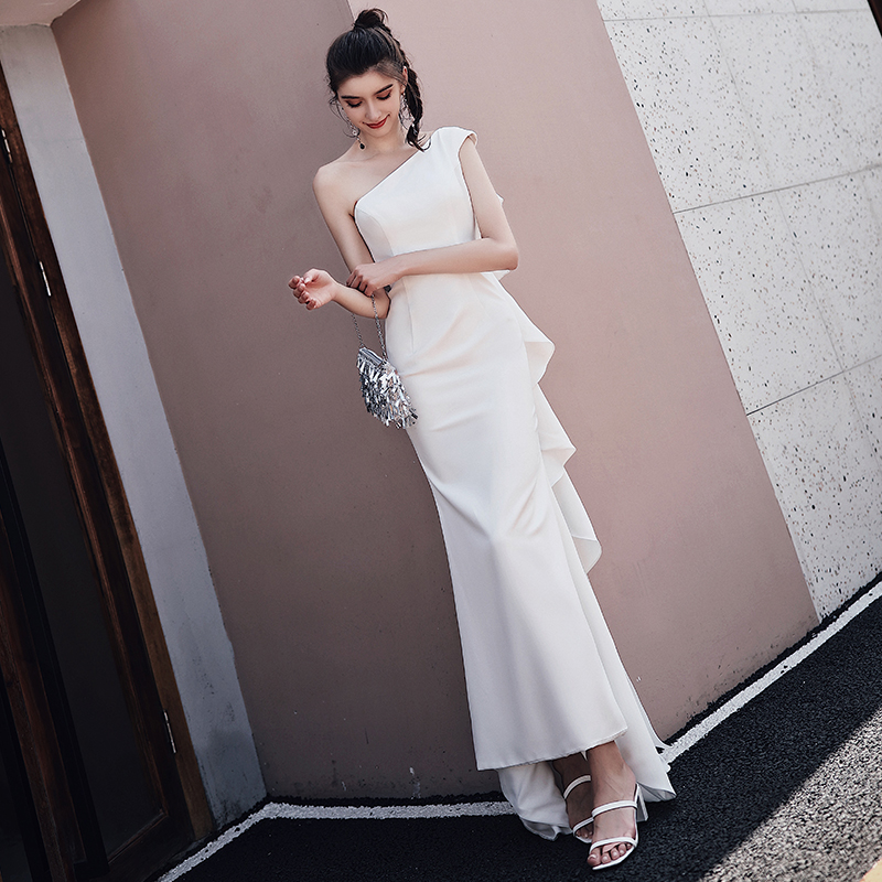 ชุดราตรี ชุดราตรีสวยหรู แบบ ทันสมัย Evening dress