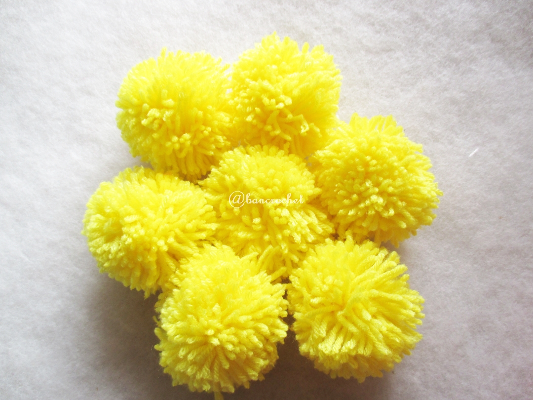 ปอมปอมไหมพรมสีเหลือง ขนาด 2 นิ้ว pompoms crochet