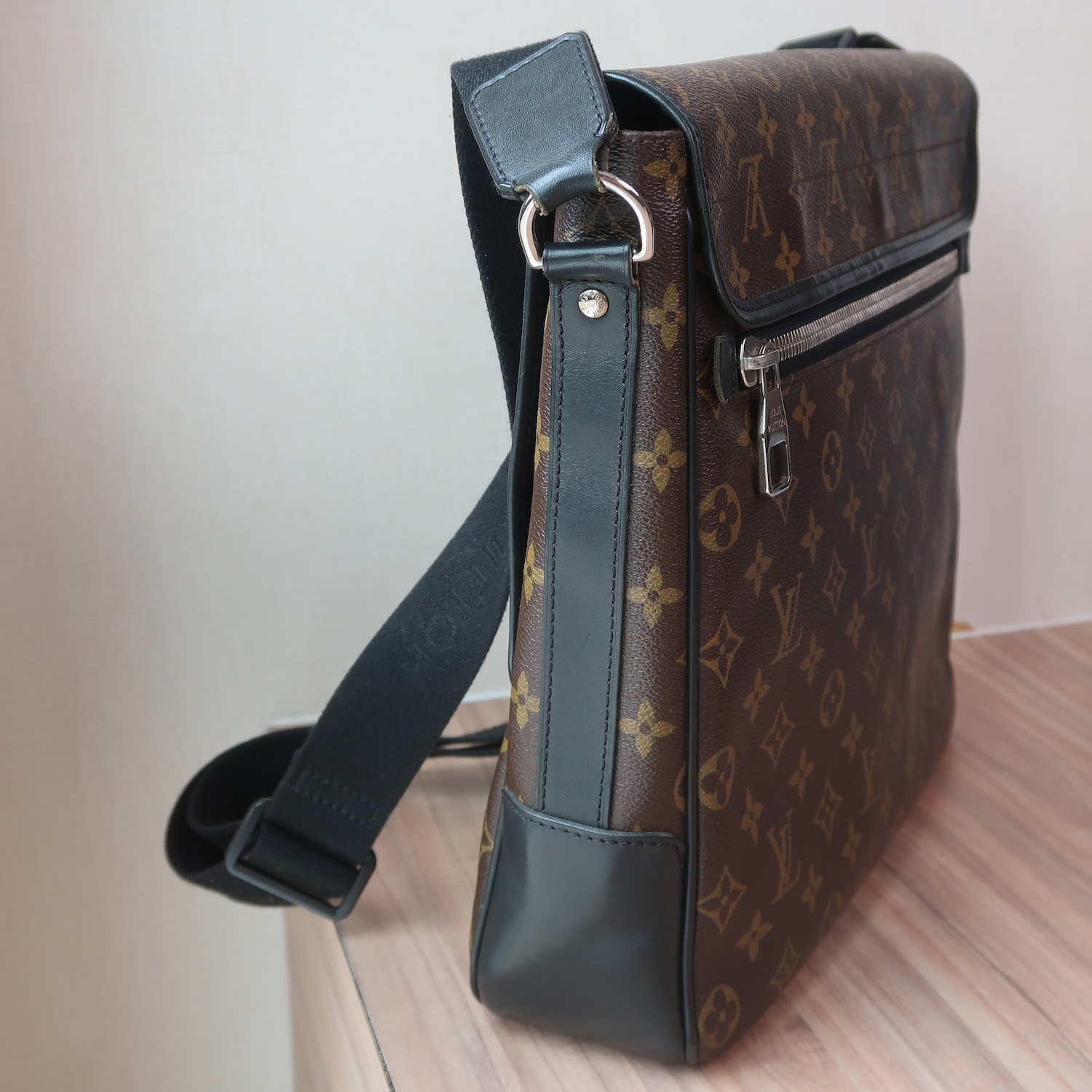 Louis Vuitton Monogram Macassar Bass GM