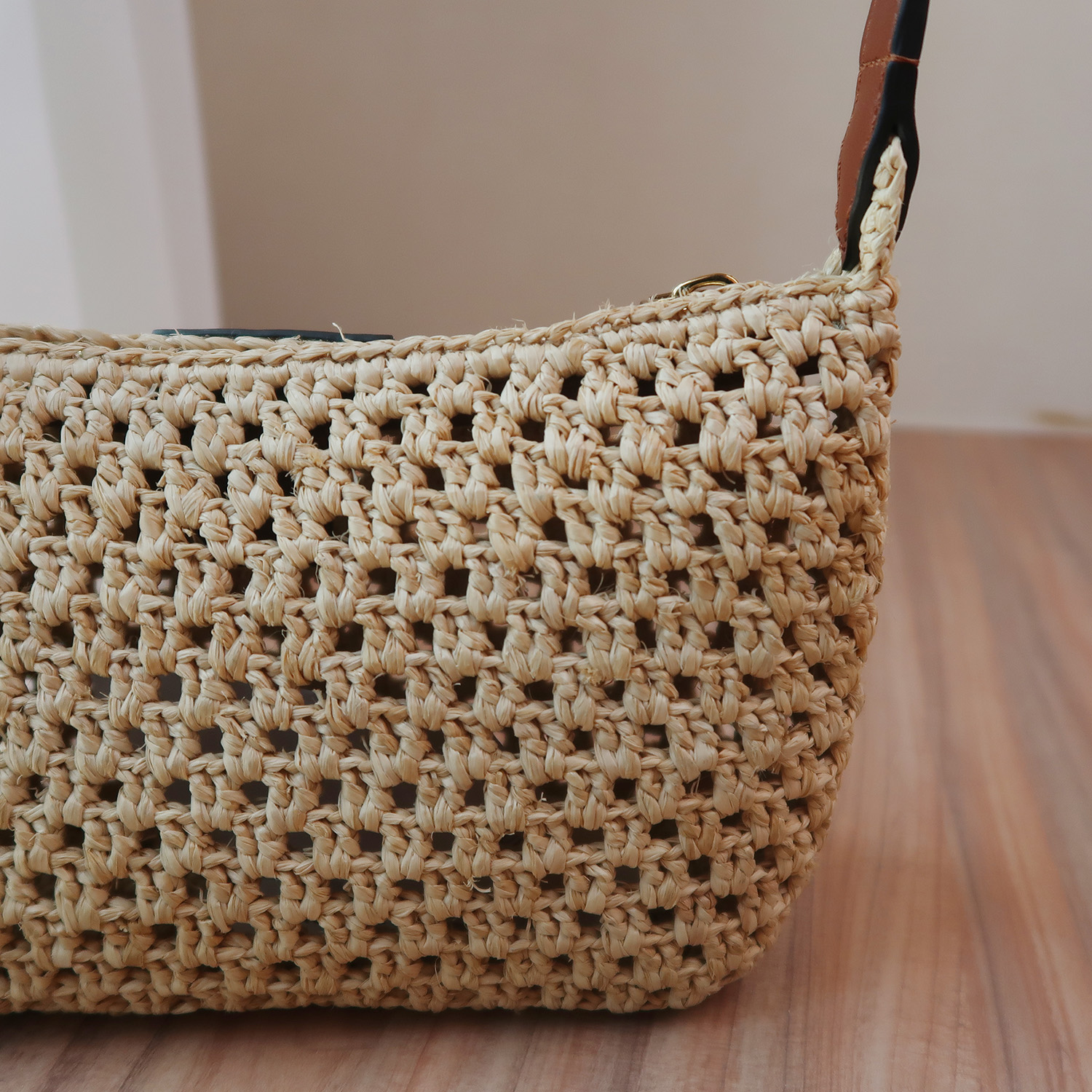 LV Natural Tan Raffia Hills Pochette (พารากอน 8 วัน)