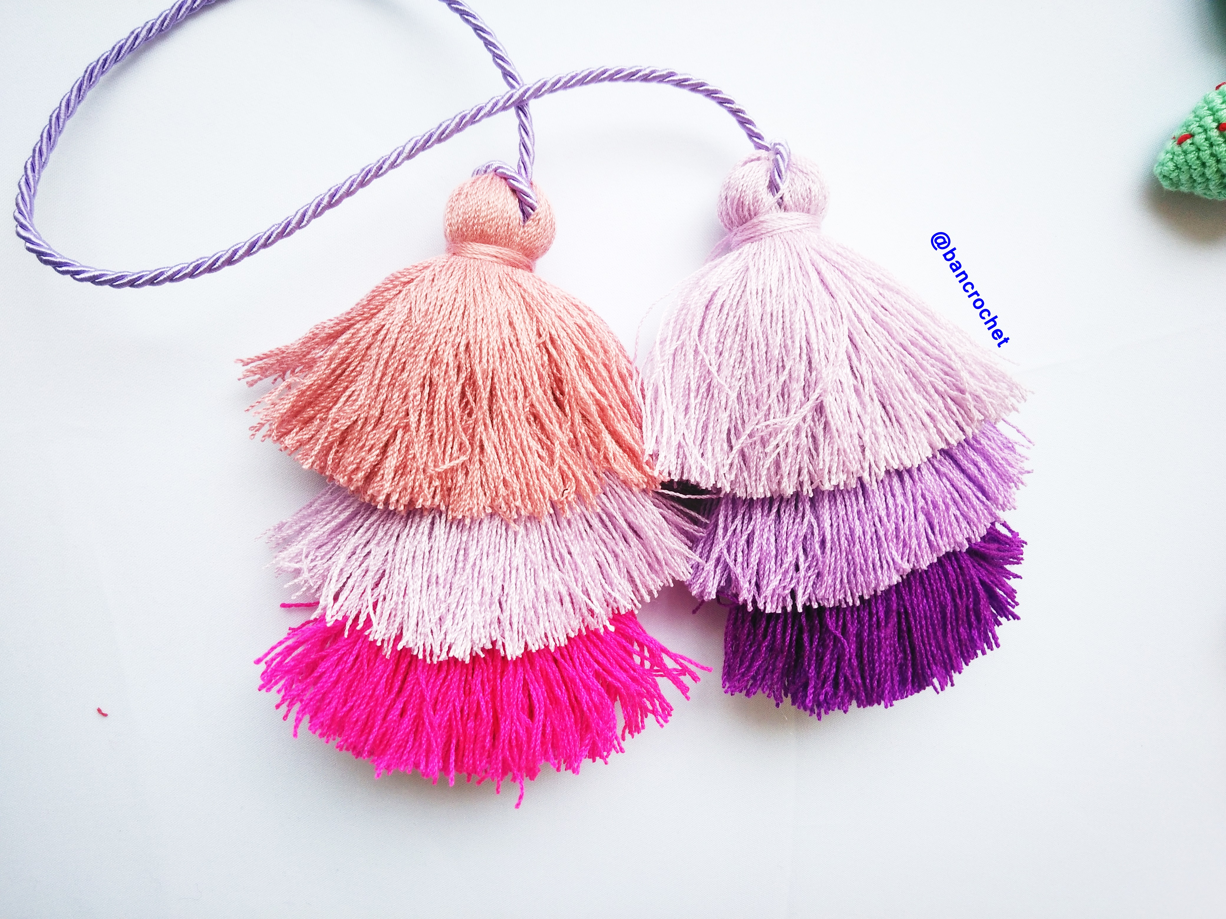 Bancrochet พู่ห้อยกระเป๋า/ที่ห้อยกระเป๋าแฮนด์เมด Tassels keychain hanging for bags หลากสี 4 นิ้ว