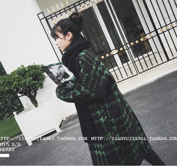 เสื้อโค้ทกันหนาว สไตล์เกาหลี ตัวโคล่ง สีเขียวดำ ลายเก๋ๆ ผ้าวูลเนื้อละเอียด อยู่ทรง ไม่หนามากงานดี บุซับในกันลม พร้อมส่งเลยจ้า same pic