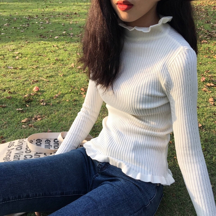 สีขาว : เสื้อไหมพรมคอเต่า ผ้านุ่ม แต่งช่วงปลายคอ แขน ชายเสื้อ ผ้าร่องมี texture ในตัว งานดี ยืดได้เยอะ