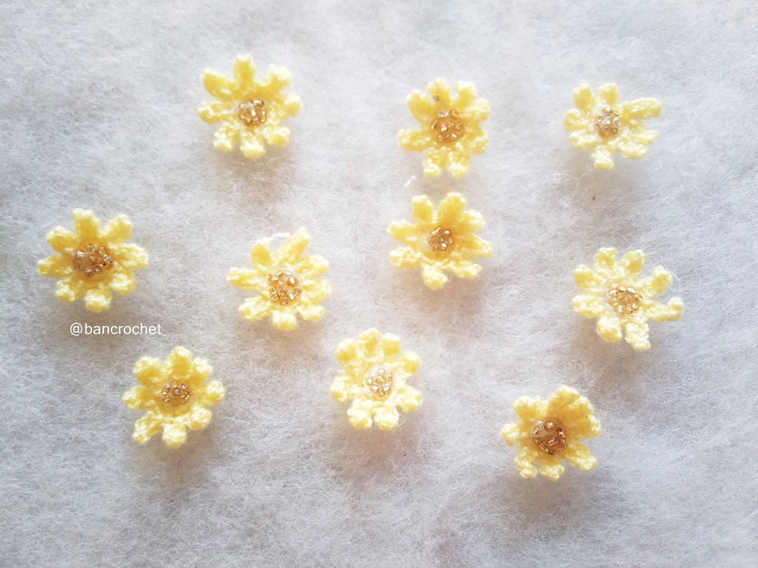 Bancrochet ดอกไม้จิ๋วถักโครเชต์ crochet mini flowers สีเหลือง 0.5 นิ้ว