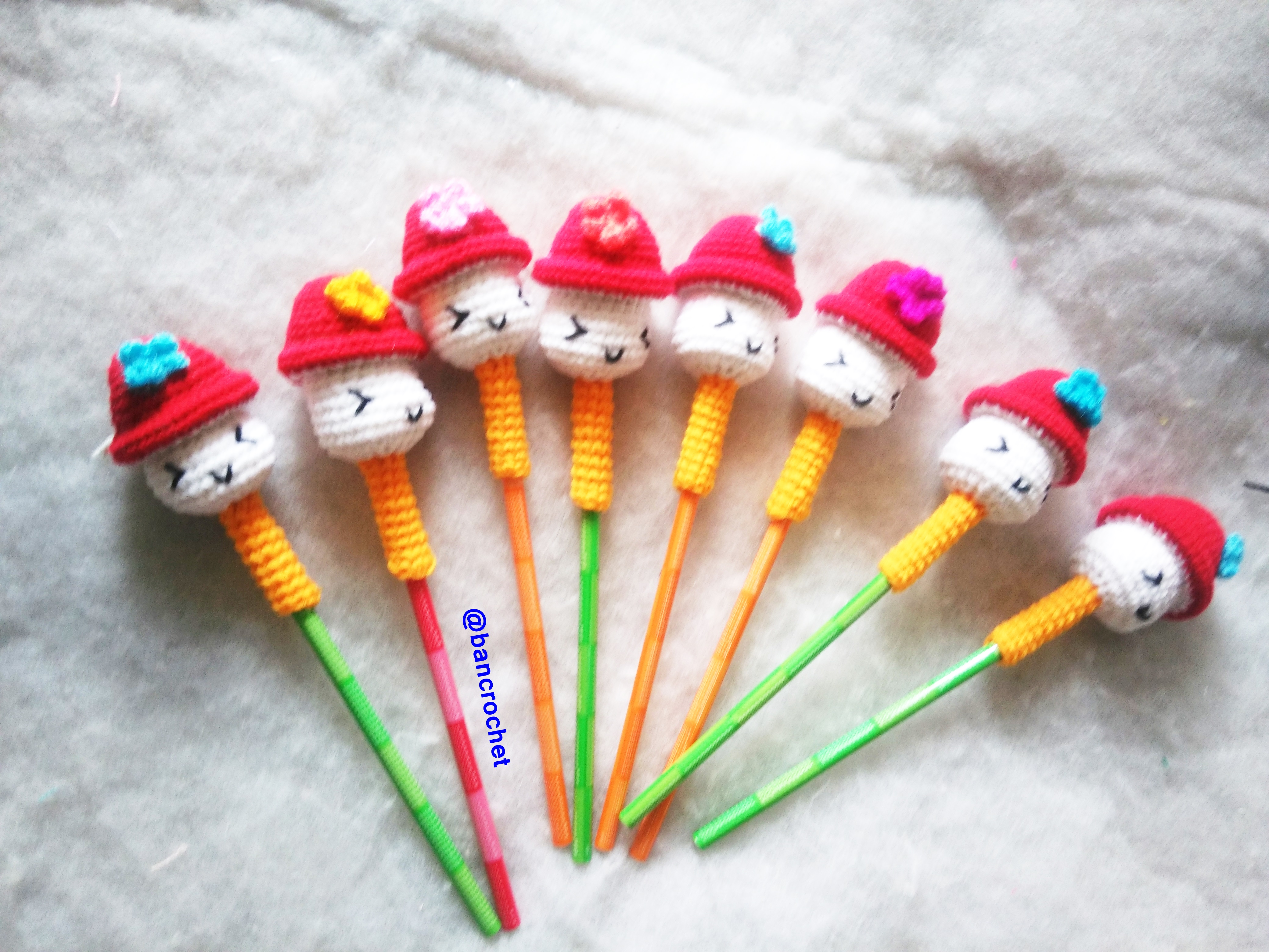 Bancrochet ที่ครอบหัวดินสอ เห็ดถัก crochet mushroom pencil cover แดง 8นิ้ว