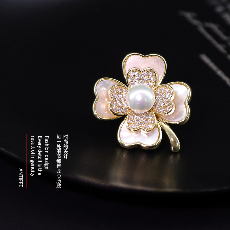 เข็มกลัด เข็มกลัดสวยๆ เข็มกลัดติดเสื้อ Brooch