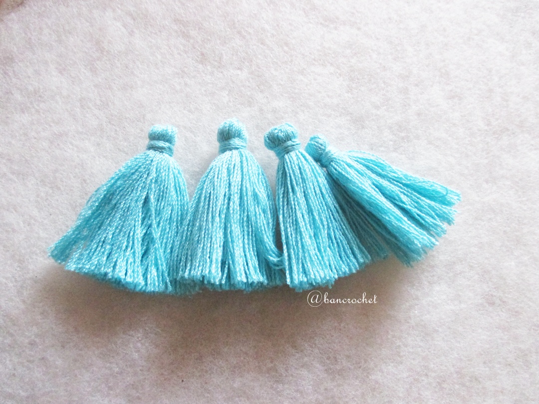 พู่สีฟ้าโครเชต์ ด้ายถัก venus เบอร์ 16 blue tassel crochet acrylic yarn no.16