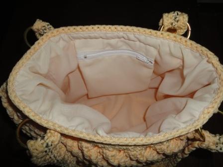 กระเป๋าเหลือง