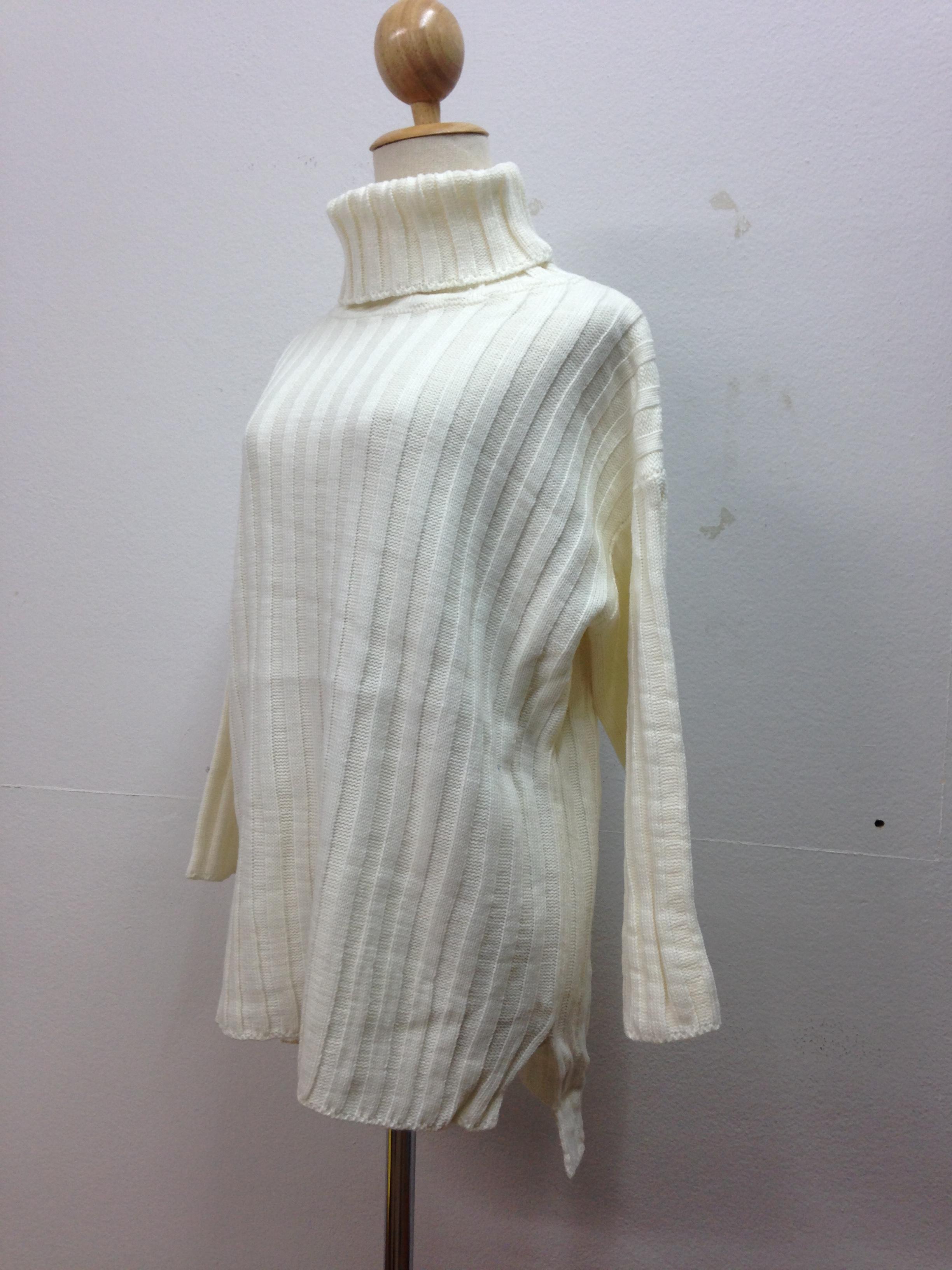 เสื้อไหมพรมตัวโคล่ง Sweater สีขาว คอเต่า ผ้าเนื้อนุ่มอุ่น น่ารักมากจ้า