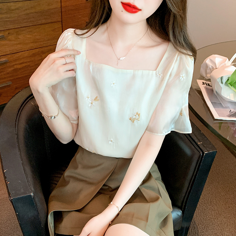 เสื้อเชิ้ตผู้หญิงใส่ทํางาน 390 บาทต่อชิ้น ฟรีค่าจัดส่ง