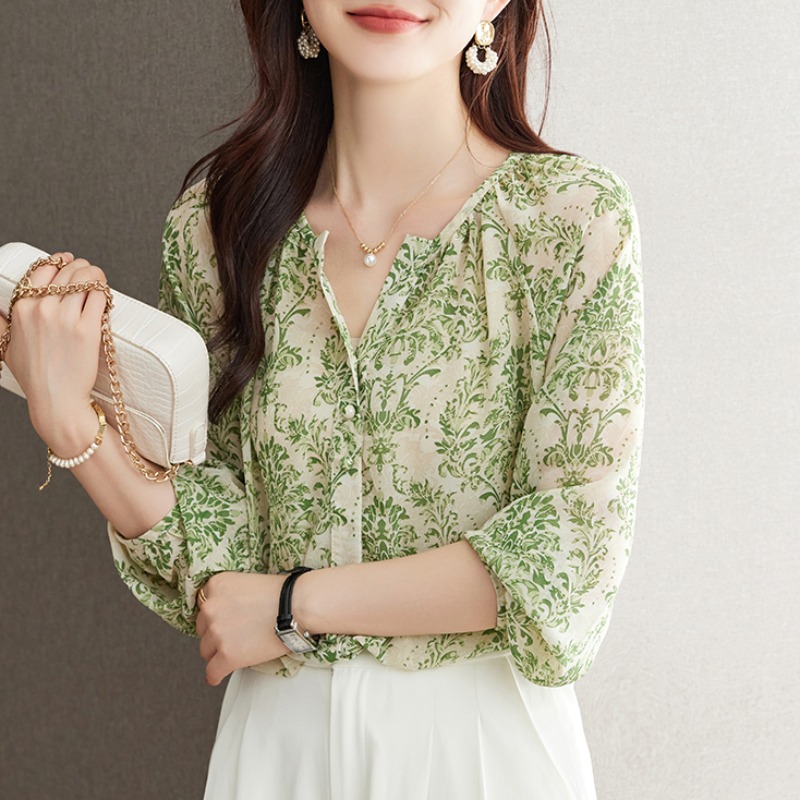 เสื้อเชิ้ตผู้หญิงแขนยาว เสื้อเชิ้ตผู้หญิงใส่ทํางาน 390 บาทต่อชิ้น ฟรีค่าจัดส่ง