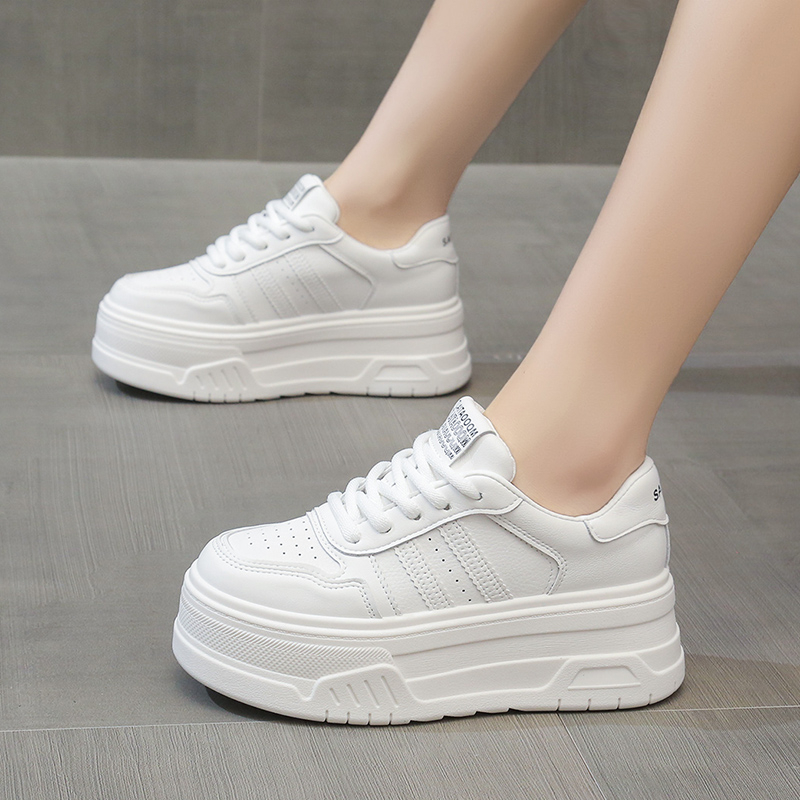 รองเท้าผ้าใบเสริมส้นสูง ไซต์35-39 สนใจทักแชท ฟรีค่าส่ง!