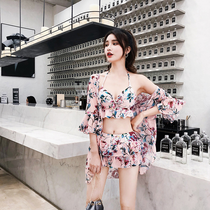 ชุดว่ายน้ำผู้หญิง ชุดว่ายน้ำแฟชั่น ชุดว่ายน้ำบิกินี่ ชุดว่ายน้ำเต็มตัว คอลเลคชั่นใหม่