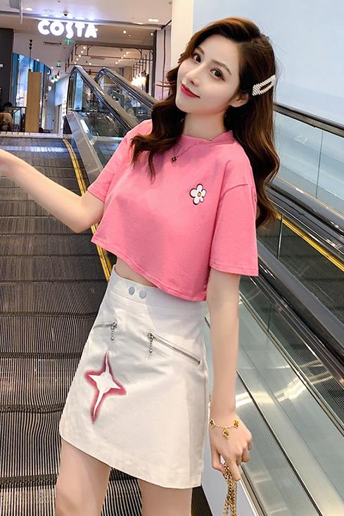 Set_bs1772 ชุดเซ็ท 2 ชิ้น(เสื้อ+กระโปรง) เสื้อครอปสีชมพูผ้าคอตตอนเนื้อนุ่มยืดหยุ่นสูง+กระโปรงทรงเอซิปหลังสีขาวแต่งซิปผ้าคอตตอนโพลีมีซับใน งานเซ็ทเข้าชุดสุดน่ารัก ดีเทลเก๋ๆ ดีงาม แมทช์ได้ลงตัวเข้ากันดูดีที่สุด