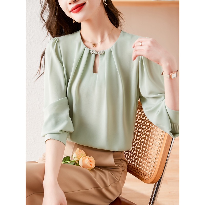 เสื้อเชิ้ตผู้หญิงแขนยาว เสื้อเชิ้ตผู้หญิงใส่ทํางาน 390 บาทต่อชิ้น ฟรีค่าจัดส่ง