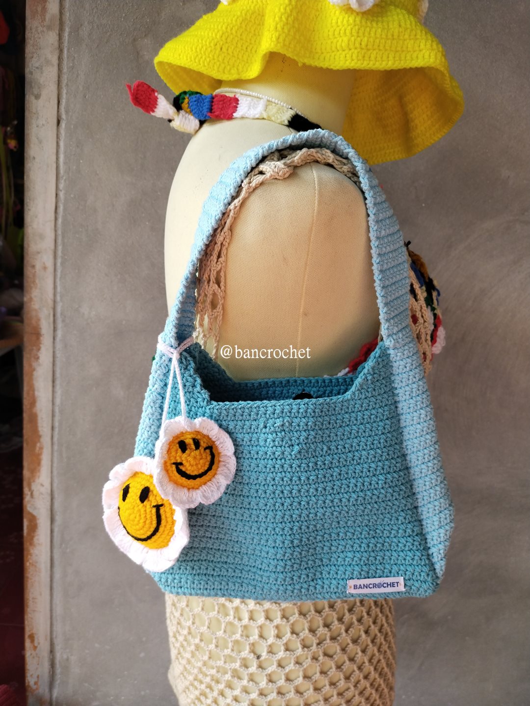 Bancrochet กระเป๋าถักโครเชต์ crochet bag ฟ้า 8*5.5 สาย 7 inch