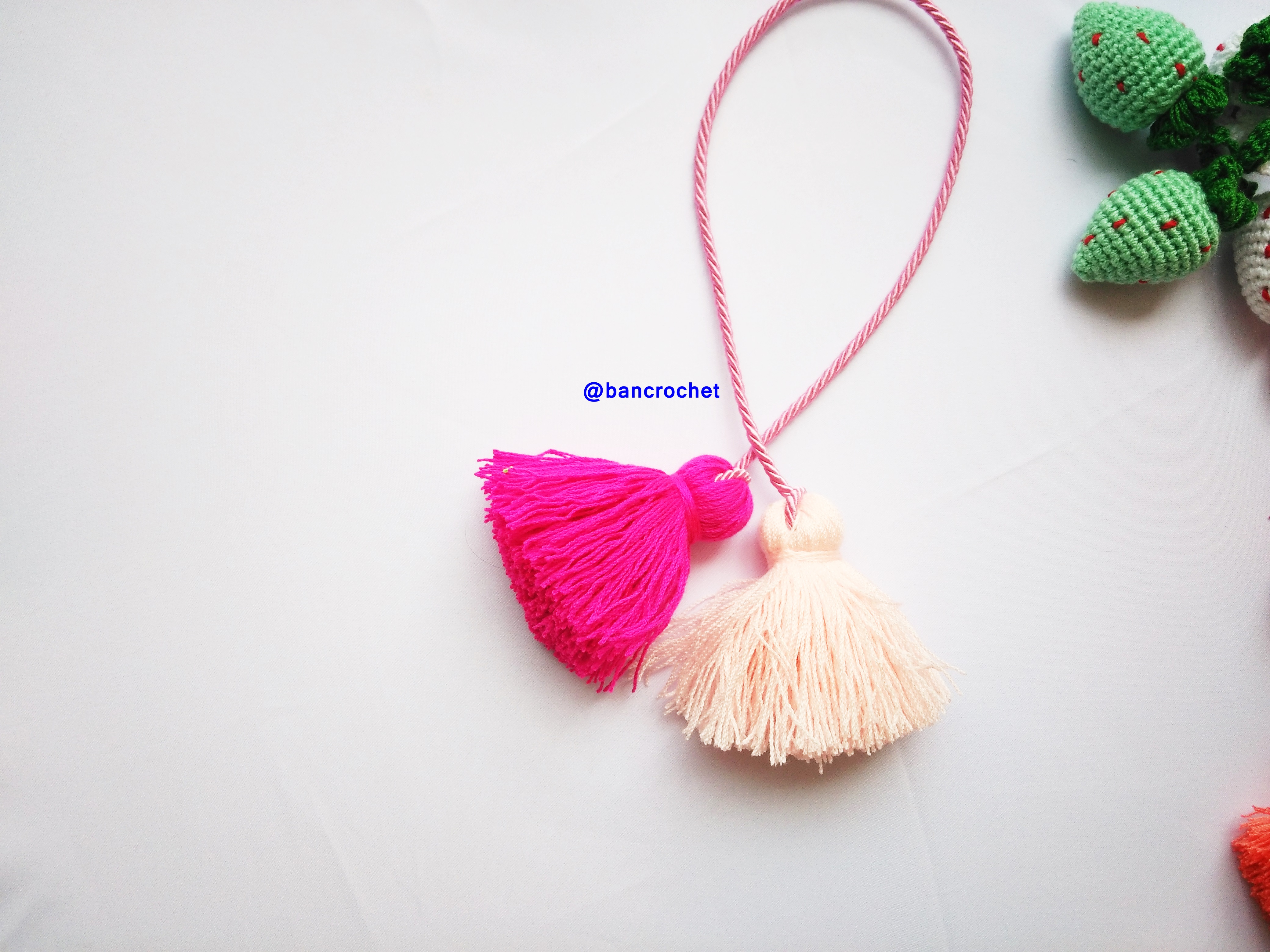 Bancrochet พู่ห้อยกระเป๋า/ที่ห้อยกระเป๋าแฮนด์เมด Tassels keychain hanging for bags หลากสี 4 นิ้ว