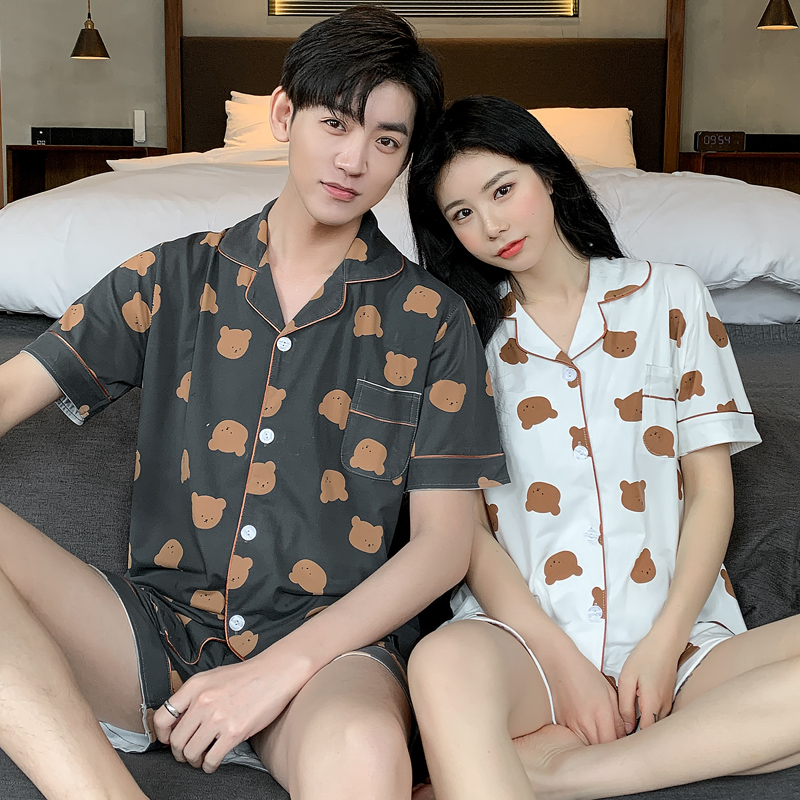 ชุดนอนผู้หญิง