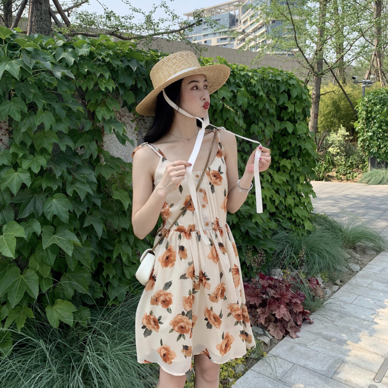 Dress4651 เดรสสายเดี่ยวลายดอกไม้โทนสีน้ำตาลครีม ดีเทลตีเกล็ดช่วงอกแต่งกระดุม ซิปข้างใส่ง่าย มีซับในอย่างดีทั้งชุด สายบ่าผูกปรับความยาวได้ ผ้าชีฟองเกรดพรีเมียมมีน้ำหนักทิ้งตัว ผ้าสวยเนื้อดีไม่บาง ใส่เดี่ยวใส่เที่ยวทเะลหรือแมทช์กับเสื้อเก๋ๆ