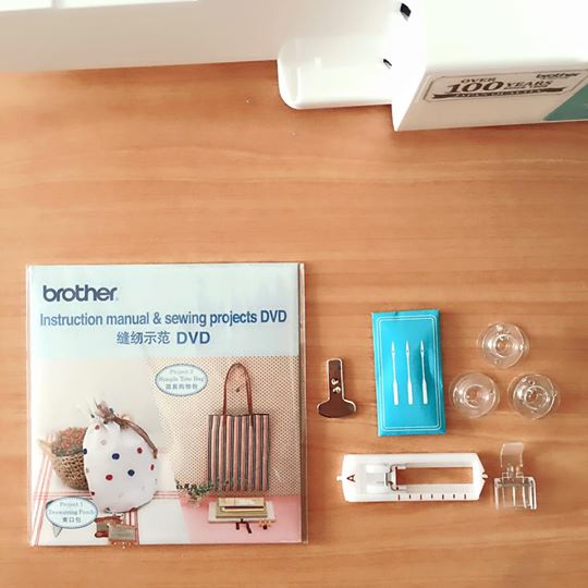 พร้อมส่ง จักรเย็บผ้า จักรเย็บผ้าไฟฟ้า จักรเย็บผ้า Brother JV1400 ลายเย็บ 14 ลาย + แถมฟรี แผ่นรอง