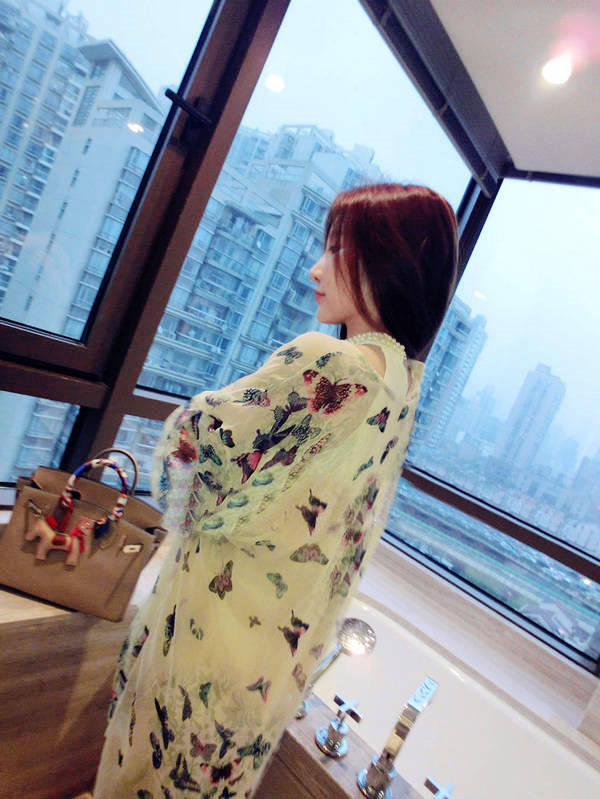 เสื้อคลุมแฟชั่น ผ้าชีฟองลายผีเสื้อ ใส่คลุมเก๋ๆ ใส่สบาย พร้อมส่งจ้า