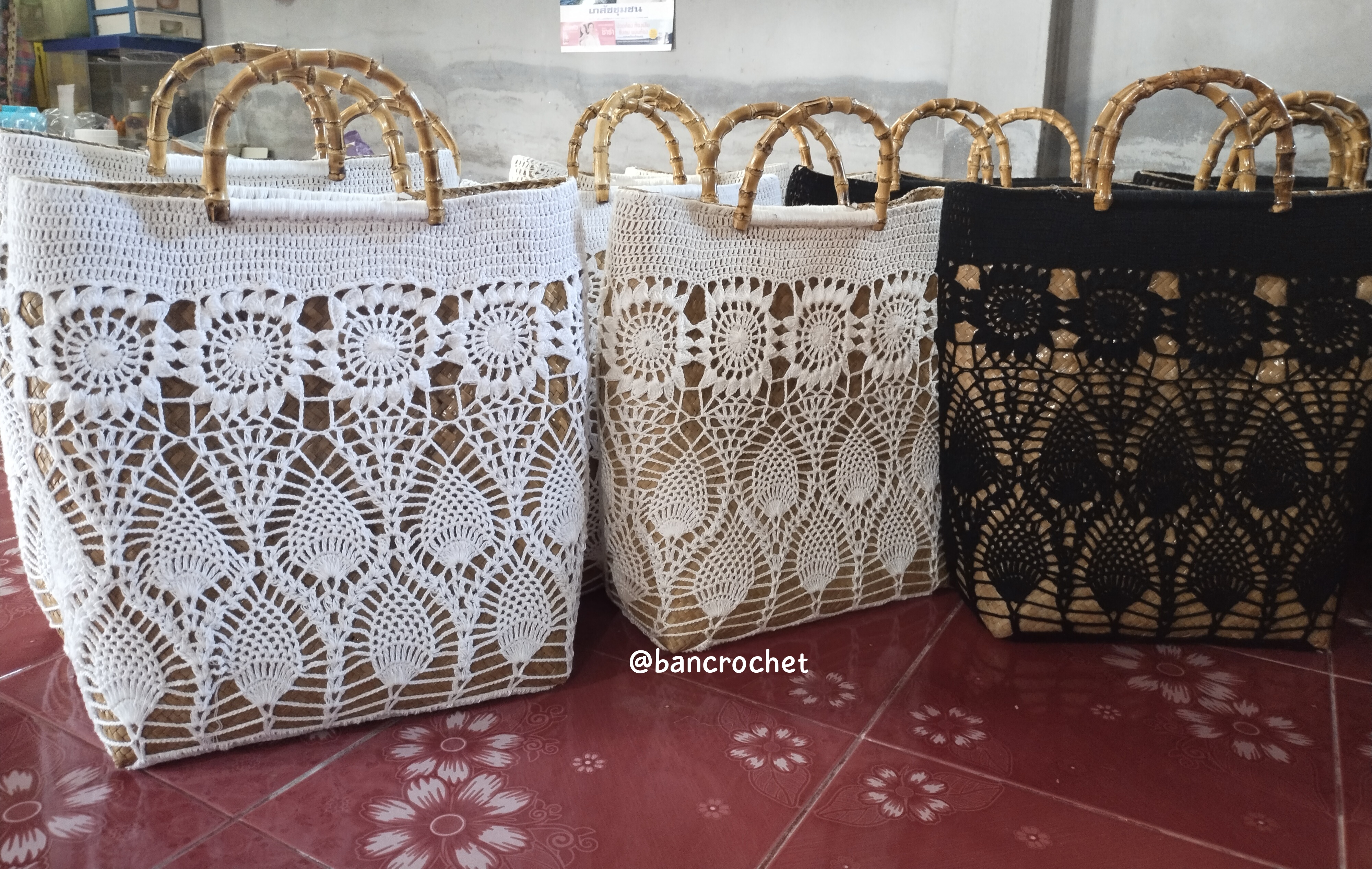 Bancrochet กระเป๋าถักโครเชต์ crochet bag หลากสี 30*40 ซม.