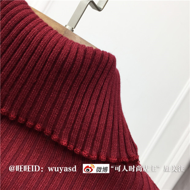 สีแดงสด สีจริงในภาพที่ 2 : เสื้อสเวตเตอร์ ไหมพรมคอเต่า ยืดได้เยอะมาก พร้อมส่ง