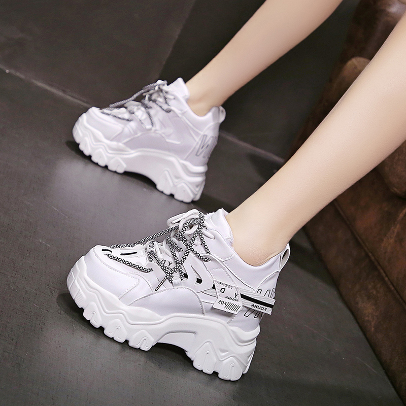 รองเท้าผ้าใบเสริมส้นสูง ไซต์35-39 สนใจทักแชท ฟรีค่าส่ง!