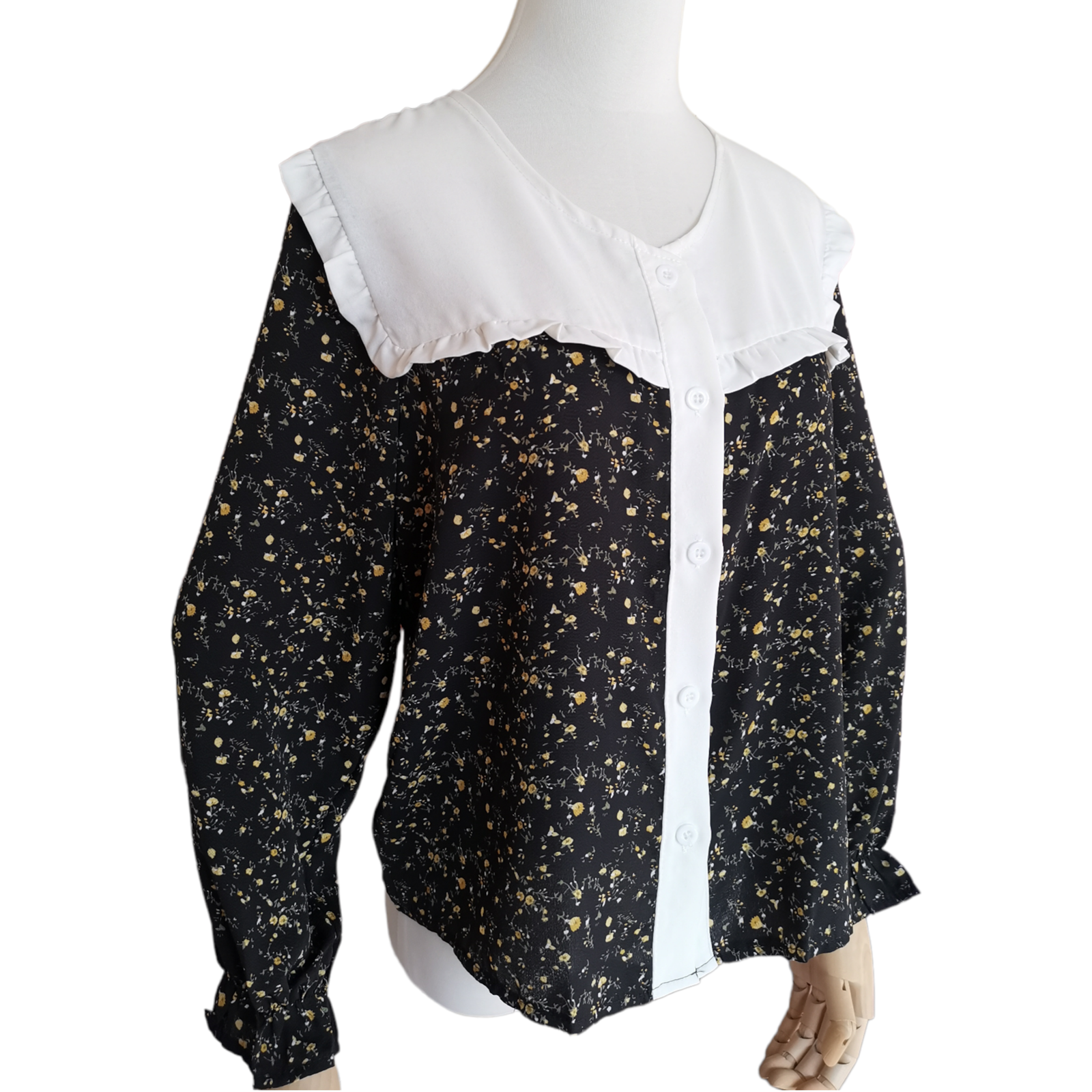 Blouse4039 เสื้อชีฟองลายดอกไม้สีดำช่วงอกสีขาว แขนยาวระบายข้อมือ กระดุมผ่าหน้าใส่ง่าย ผ้าชีฟองเกรดพรีเมียมเนื้อดีหนานุ่มใส่สบายไม่ร้อนไม่ยับง่าย งานสวยแมทช์ง่าย ใส่กับอะไรก็เข้า ใส่เที่ยว/ใส่ทำงานได้