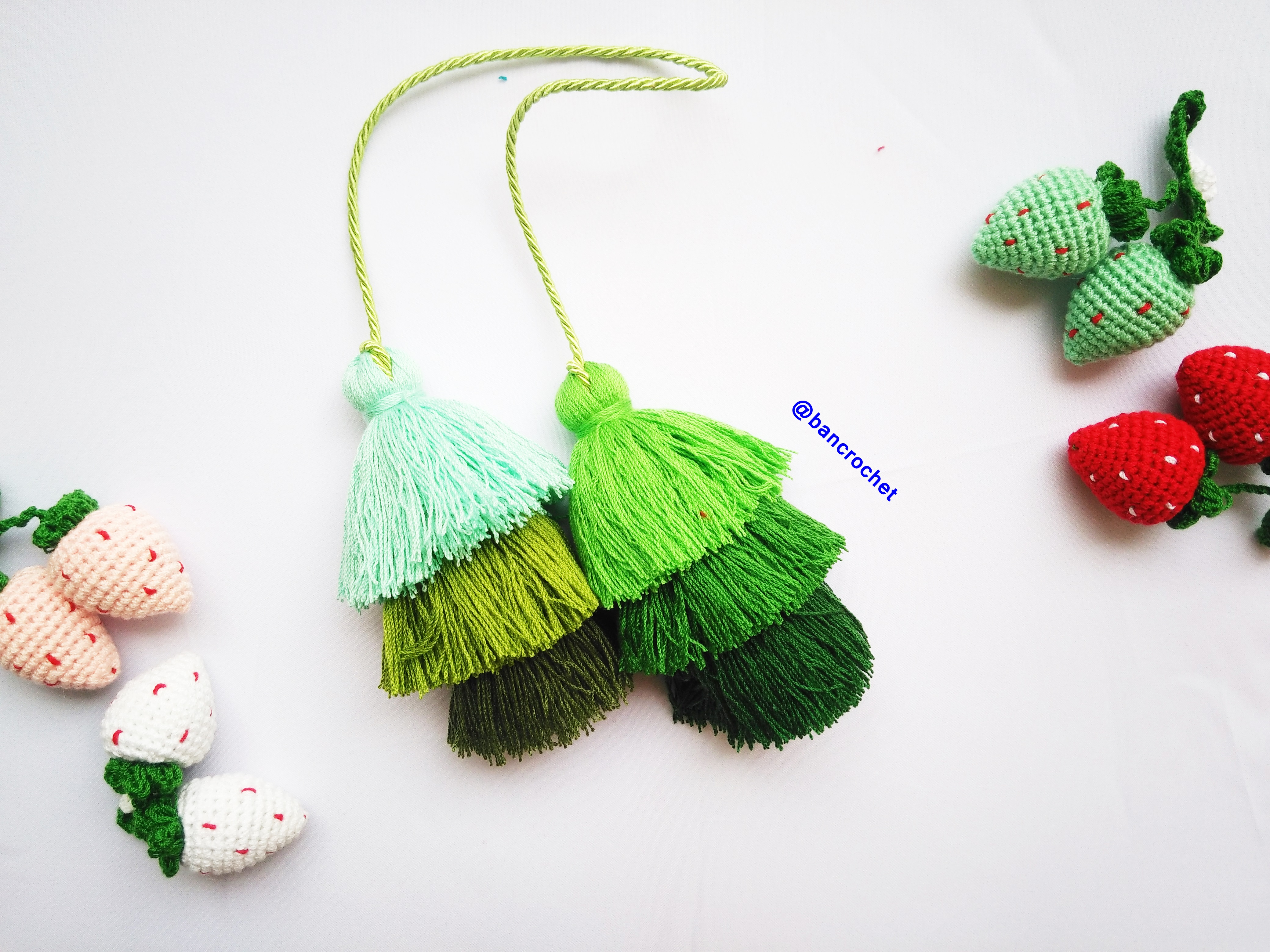 Bancrochet พู่ห้อยกระเป๋า/ที่ห้อยกระเป๋าแฮนด์เมด Tassels keychain hanging for bags หลากสี 4 นิ้ว