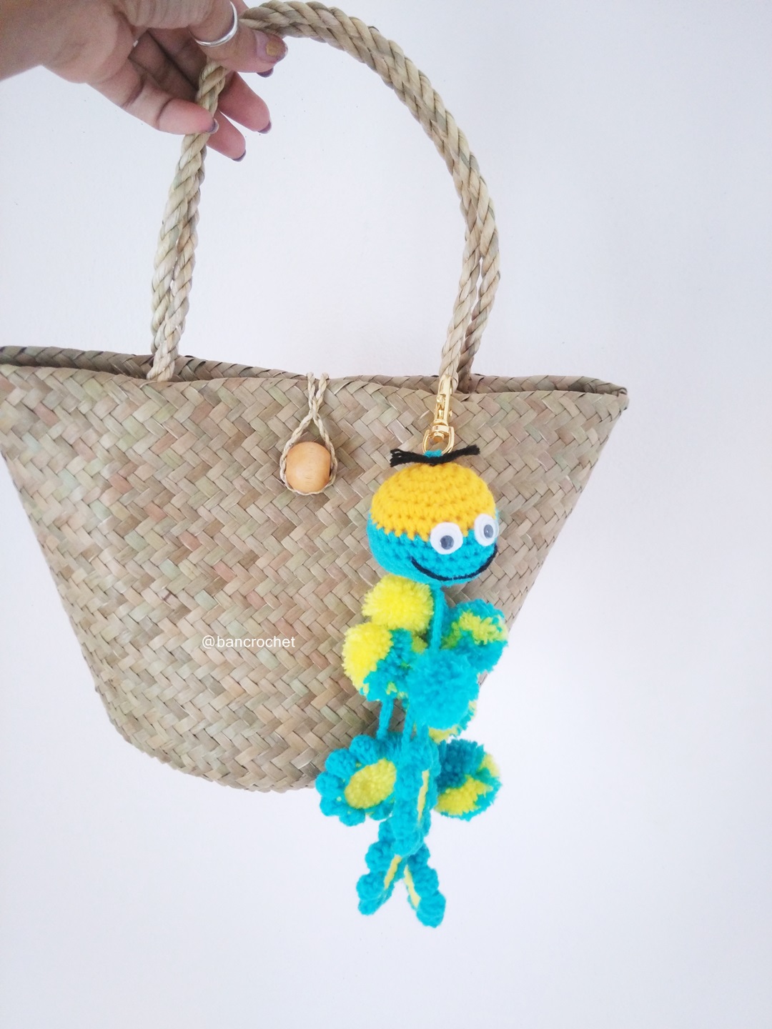 Bancrochet กระเป๋าสานกระจูดห้อยพวงกุญแจ grajood basket weave bags คละสี 7*10*7*12 นิ้ว