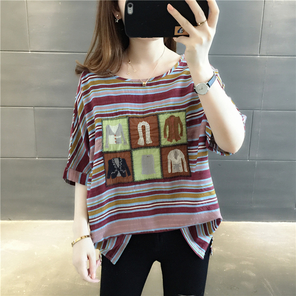 เสื้อยืดวัยรุ่นแบบOVERSIZE มีขนาดเดียว อกเสื้อ ประมาณ 90-100 เซนติเมตร หรือ 36-38 นิ้วคะ