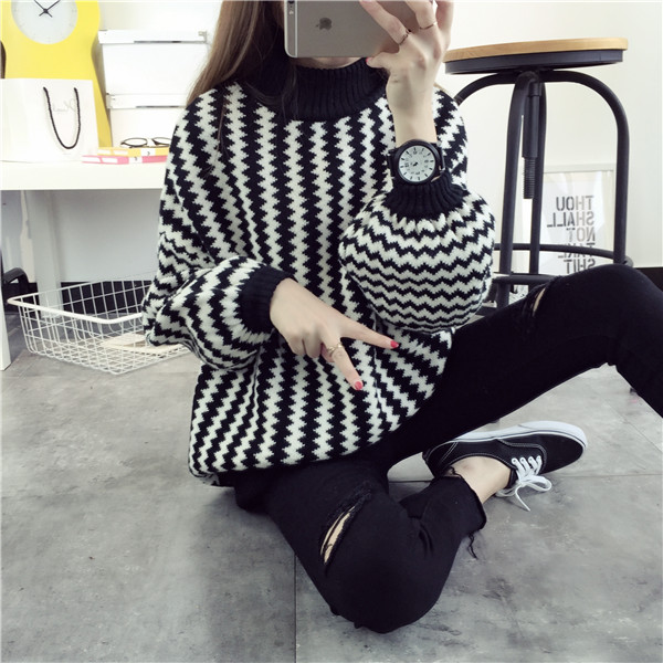 เสื้อไหมพรมคอปีน เนื้อดี ลายขาวดำเก๋ๆ ทรงสวย ไม่เหมือนใคร พร้อมส่งจ้า