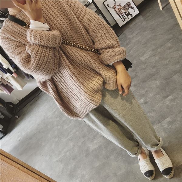 เสื้อไหมพรมตัวโคล่ง สีครีม ไหมพรมยืดได้เยอะ พร้อมส่ง