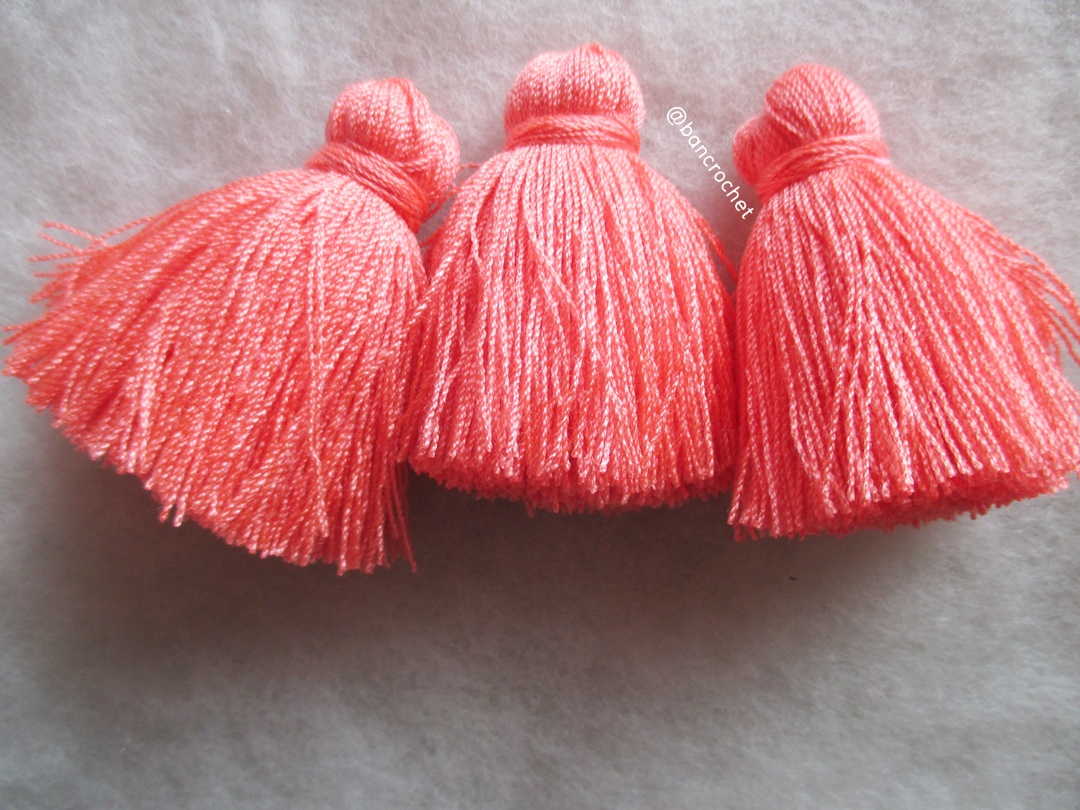 พู่แบบหนาฟู ขนาด 2 นิ้ว 4 ply tassel crochet acrylic yarn 4 ply ส้มโอโรส 2 นิ้ว