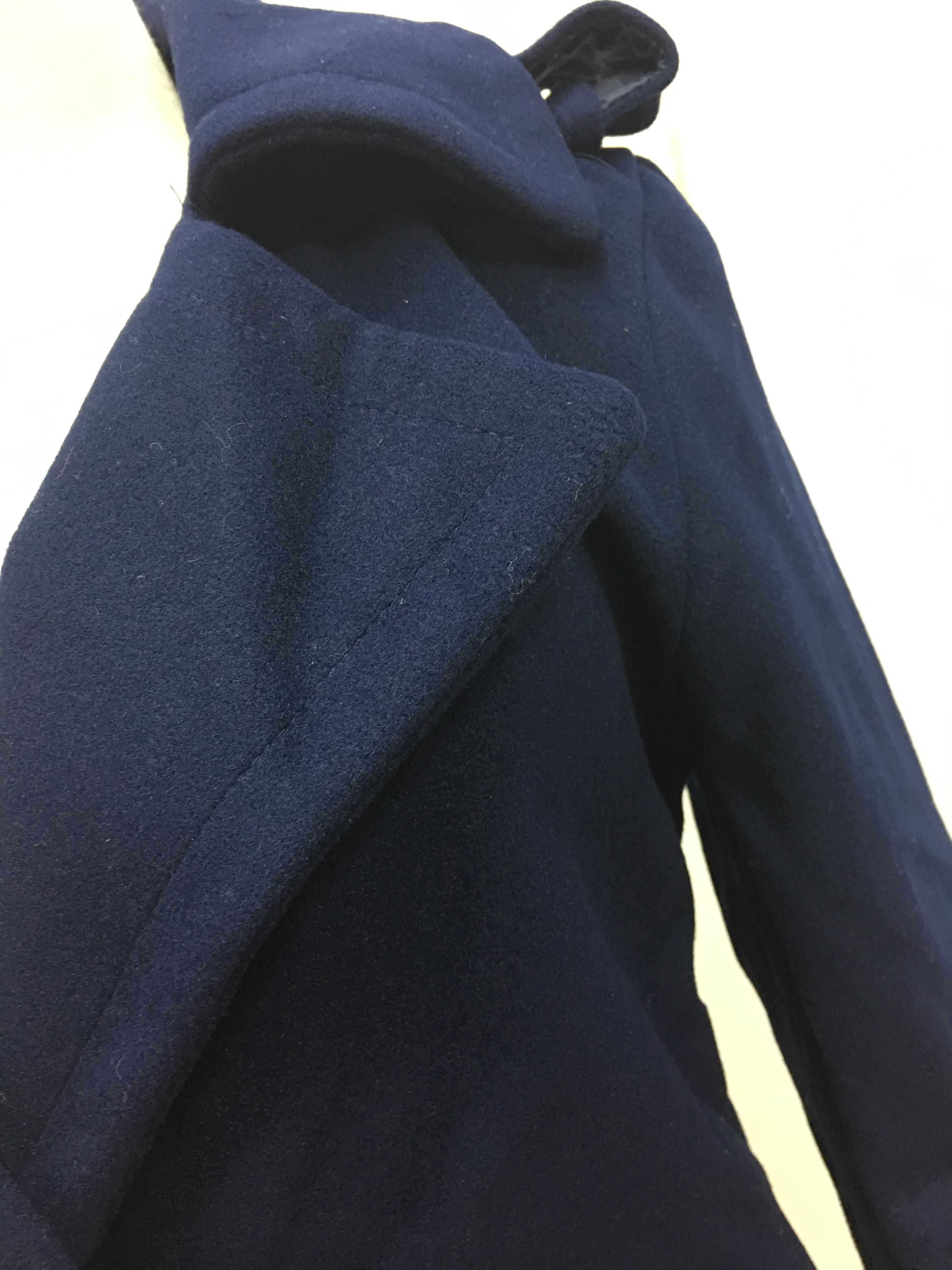 เสื้อโค้ทกันหนาว สีกรมท่า ทรงสวย รุ่นนี้ดูหรูตรงกระดุมเลยจ้า พร้อมบุซับในกันลม พร้อมส่งเลยจ้าา สีกรมท่า