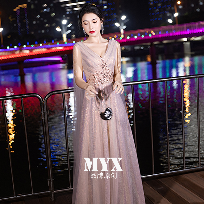 ชุดราตรี ชุดราตรีสวยหรู แบบ ทันสมัย Evening dress