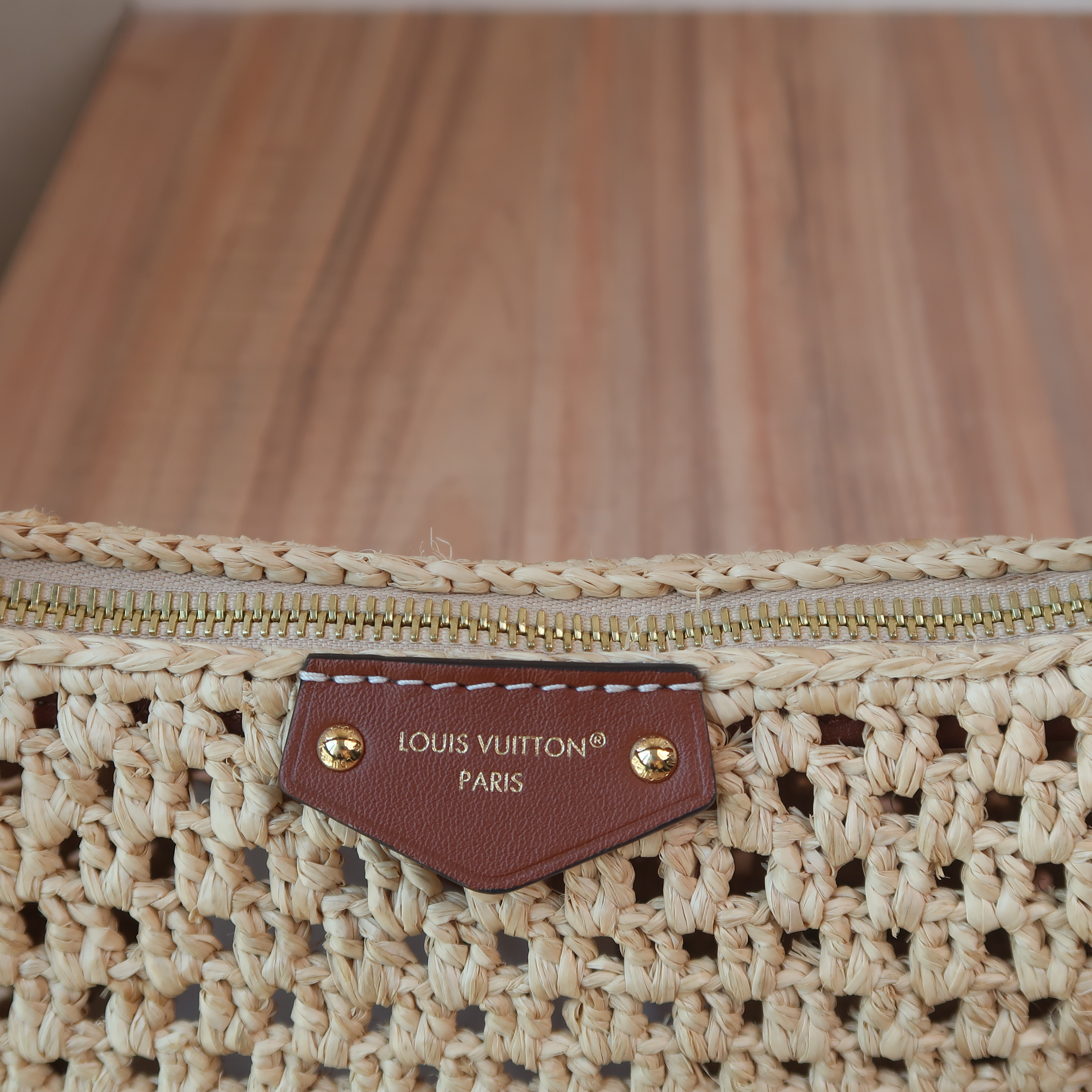 LV Natural Tan Raffia Hills Pochette (พารากอน 8 วัน)