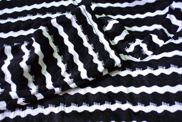 เสื้อยืดคอวีตัวใหญ่