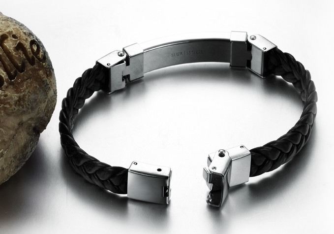 สร้อยข้อมือผู้ชาย กำไลข้อมือผู้ชาย หนังถัก สีดำ ออกแบบตกแต่ง ด้วย สแตนเลส สีเงิน ทอง ทองแดง สวยหรู ไม่ลอกไม่ดำ no 632247