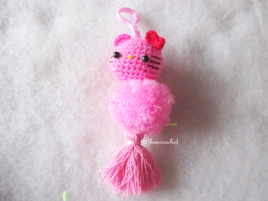 พวงกุญแจปอมปอมคิตตี้ pompoms kitty crochet keychain