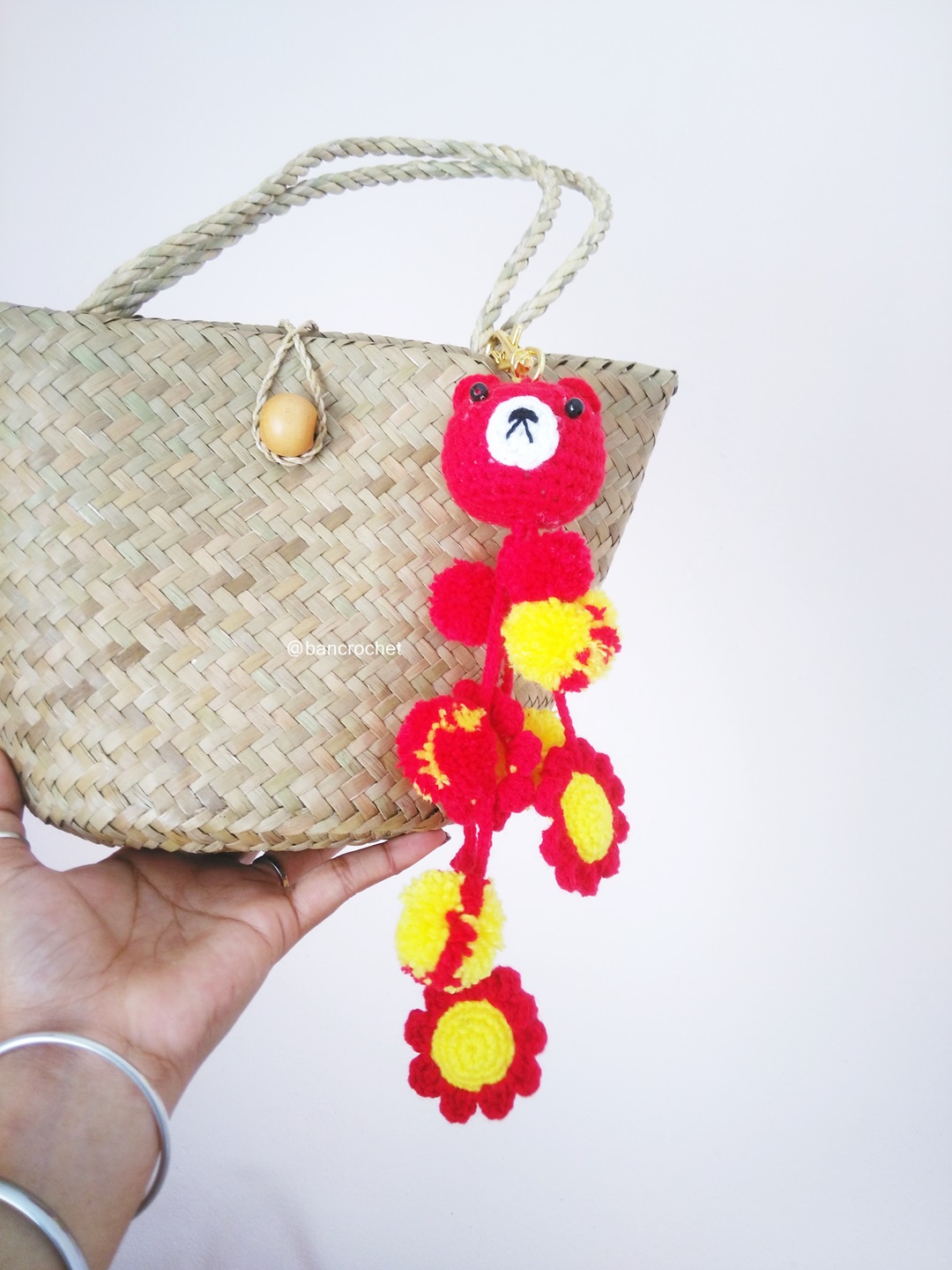 Bancrochet กระเป๋าสานกระจูดห้อยพวงกุญแจ grajood basket weave bags คละสี 7*10*7*12 นิ้ว