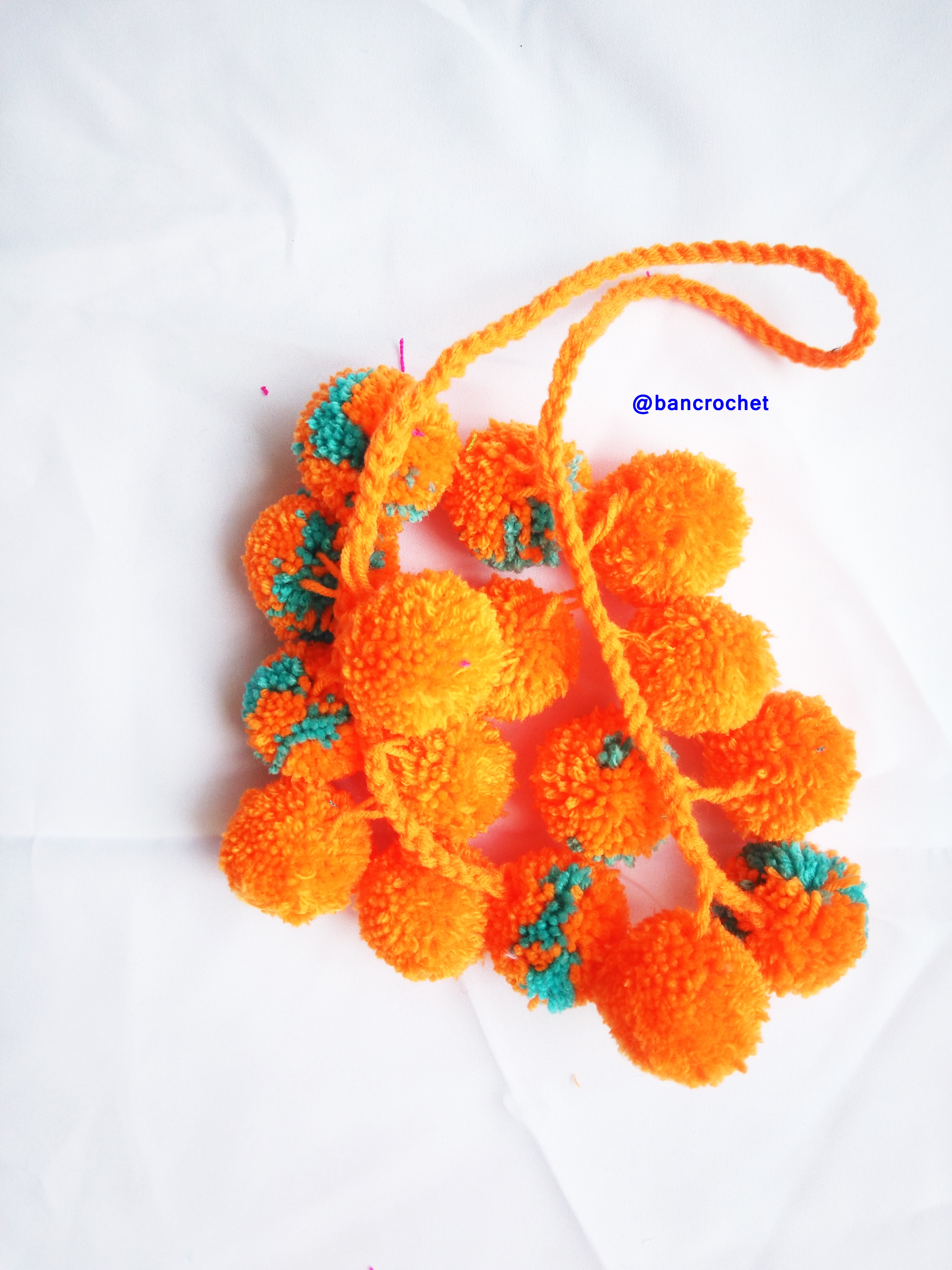 Bancrochet ปอมปอมห้อยกระเป๋า/ที่ห้อยกระเป๋าแฮนด์เมด Tassels keychain hanging for bags หลากสี 4 นิ้ว