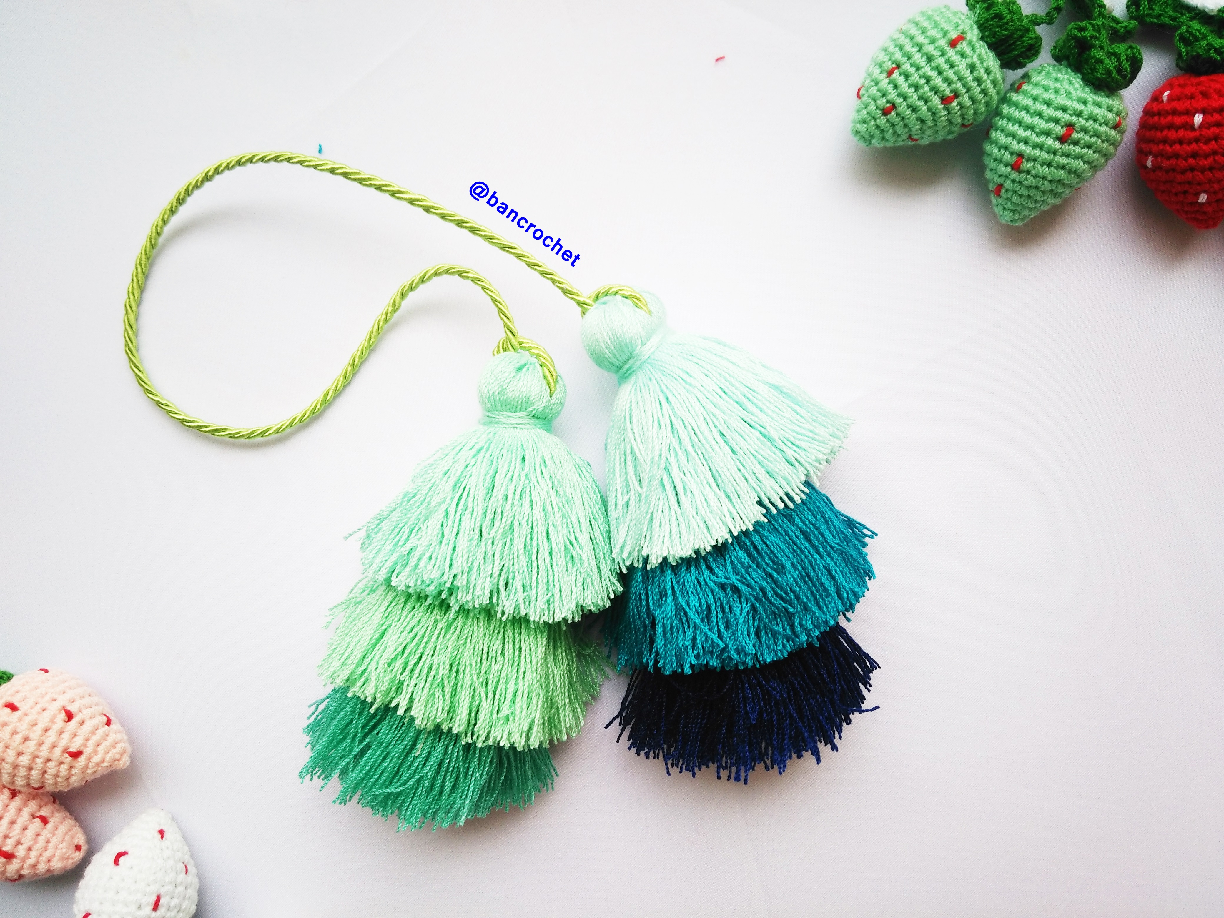 Bancrochet พู่ห้อยกระเป๋า/ที่ห้อยกระเป๋าแฮนด์เมด Tassels keychain hanging for bags หลากสี 4 นิ้ว