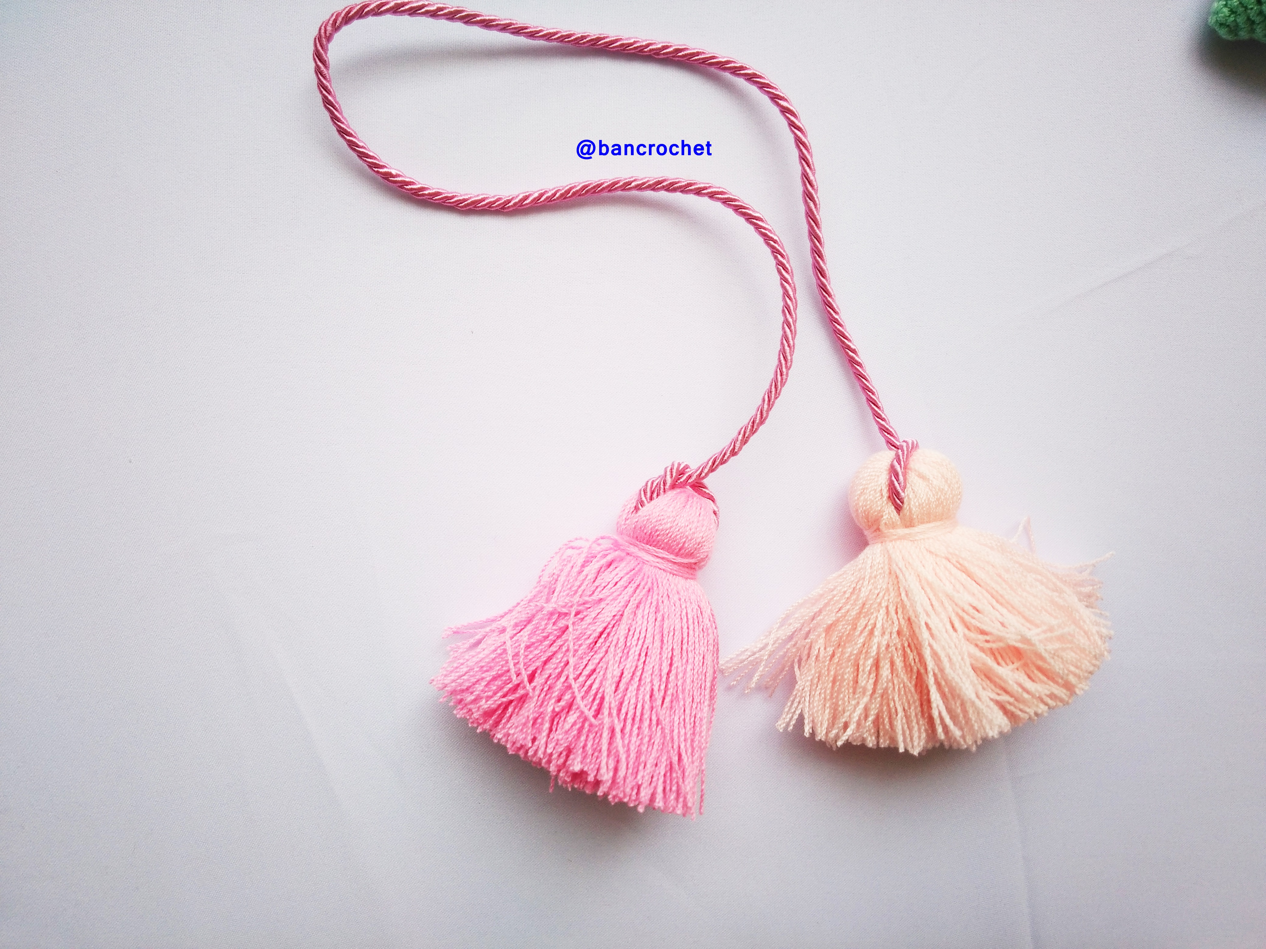 Bancrochet พู่ห้อยกระเป๋า/ที่ห้อยกระเป๋าแฮนด์เมด Tassels keychain hanging for bags หลากสี 4 นิ้ว